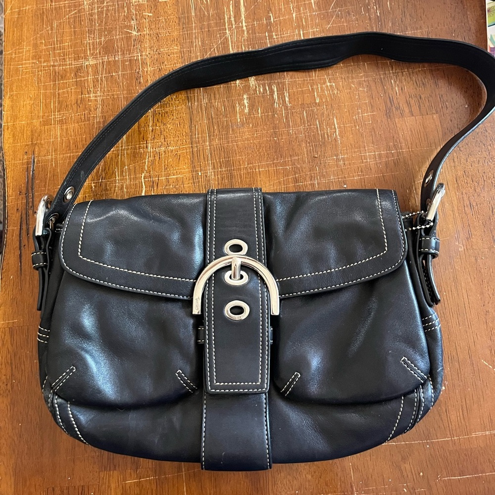 Vintage COACH Black Leather Soho Double
Pocket Handbag Shoulder Bag
